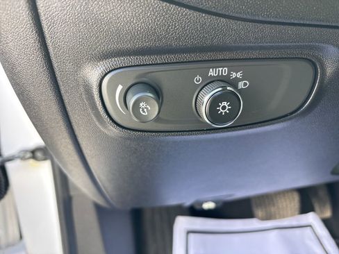 Used 2018 Chevrolet Equinox LT w/ Sun & Infotainment Package image 24