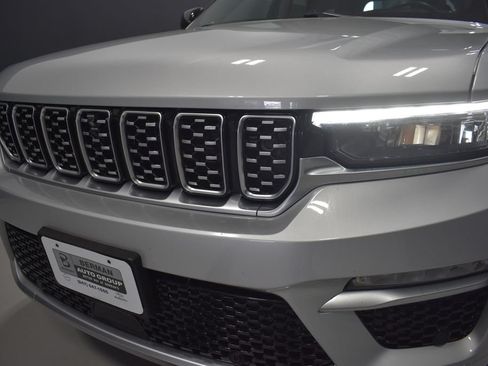 Used 2022 Jeep Grand Cherokee Summit AWD/4WD image 11