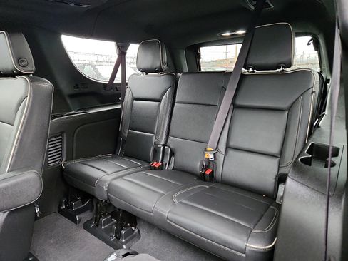 Used 2023 GMC Yukon XL SLT w/ SLT Premium Package image 10