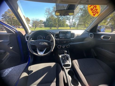 Used 2021 Hyundai Venue SE image 7