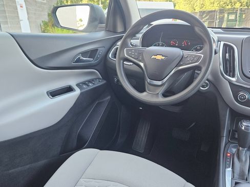 Used 2020 Chevrolet Equinox LS w/ LS Convenience Package FWD image 9
