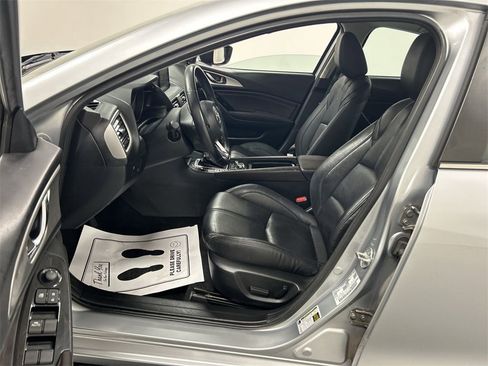 Used 2018 MAZDA MAZDA3 Touring image 9