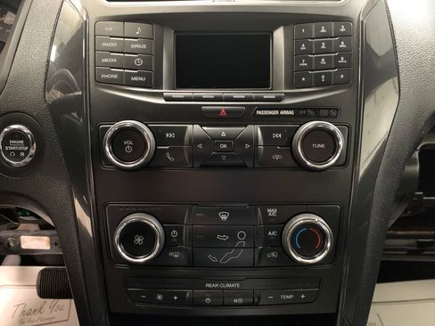 Used 2018 Ford Explorer XLT image 9