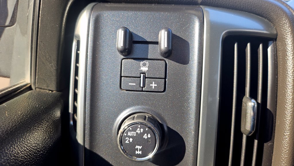Used 2016 Chevrolet Silverado 1500 LTZ AWD/4WD image 36