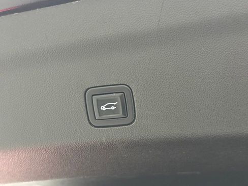 Used 2023 GMC Yukon SLT AWD/4WD image 15