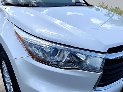 Used 2015 Toyota Highlander LE AWD/4WD image 28