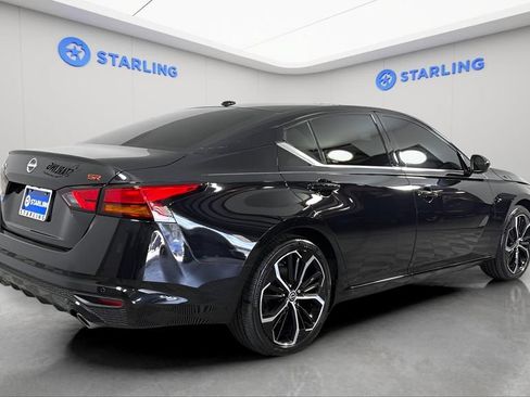 Used 2024 Nissan Altima 2.5 SR FWD image 9