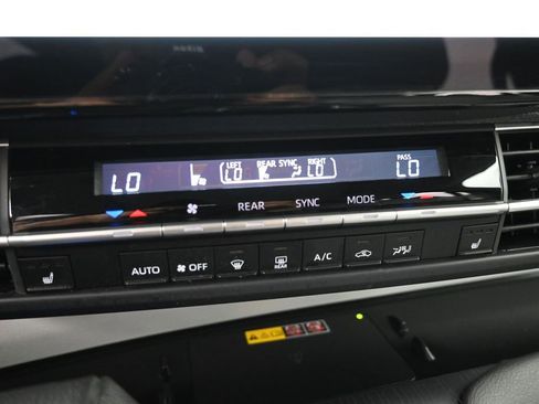 Used 2025 Toyota Sienna XLE w/ XLE Plus Package AWD/4WD image 15