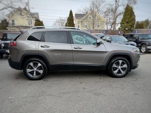 Used 2019 Jeep Cherokee Limited image 4