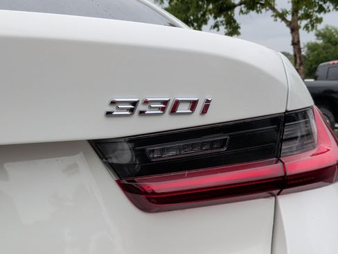 Used 2023 BMW 330i xDrive Sedan w/ Premium Package image 11