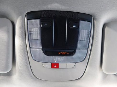 Used 2025 Kia Sportage EX image 23