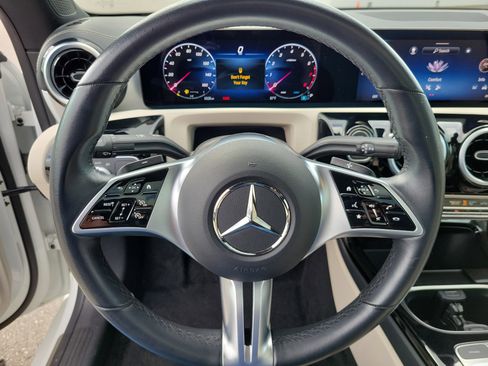 Used 2025 Mercedes-Benz CLA 250 image 18