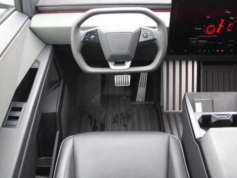 Used 2024 Tesla Cybertruck Cyberbeast AWD/4WD image 5