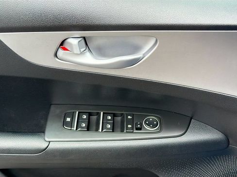 Used 2023 Kia Forte LXS FWD image 17