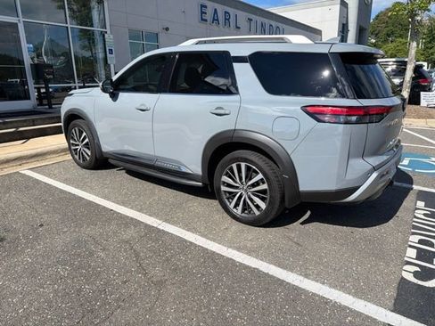Used 2022 Nissan Pathfinder Platinum w/ Cargo Package AWD/4WD image 3