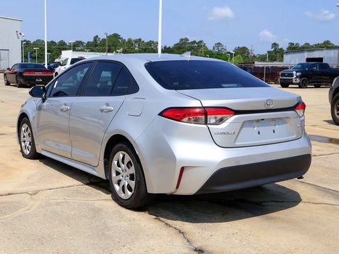 Used 2025 Toyota Corolla LE FWD image 5