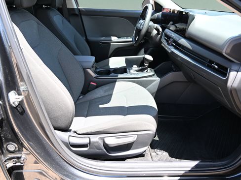 Used 2025 Kia K4 FWD image 14