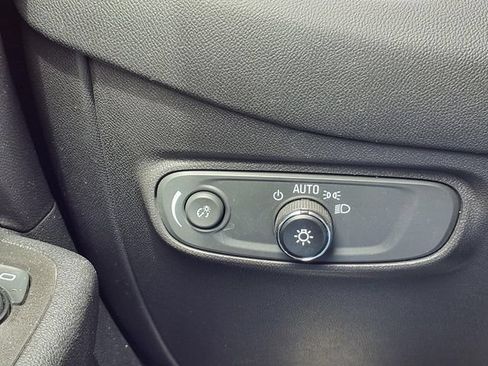 Used 2022 Chevrolet Equinox LT FWD image 18