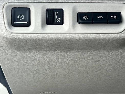 Certified 2022 GMC Acadia Denali w/ Denali Ultimate Package FWD image 17