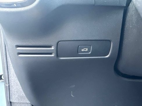 Used 2023 Volvo XC40 B5 Plus AWD/4WD image 40