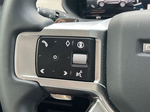 Used 2025 Land Rover Discovery S image 41