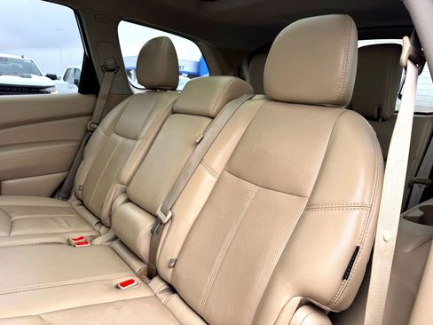 Used 2019 Nissan Pathfinder Platinum image 20