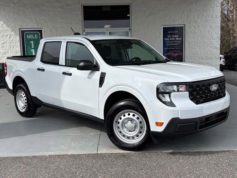 Used 2025 Ford Maverick XL image 1