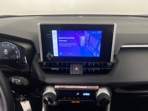 Used 2025 Toyota RAV4 LE AWD/4WD image 17