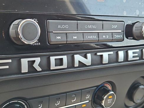 Used 2025 Nissan Frontier SV RWD image 31