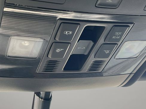 Used 2021 Volkswagen Atlas Cross Sport SE w/ Panoramic Sunroof Package FWD image 39