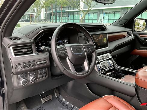 Used 2024 GMC Yukon Denali Ultimate AWD/4WD image 16