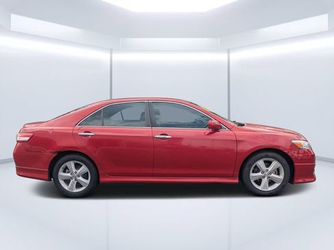 Used 2010 Toyota Camry LE FWD image 2