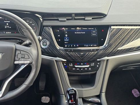 Used 2024 Cadillac XT6 Premium Luxury w/ Technology Package FWD image 18