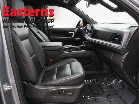 Used 2025 Chevrolet Suburban Z71 AWD/4WD image 26