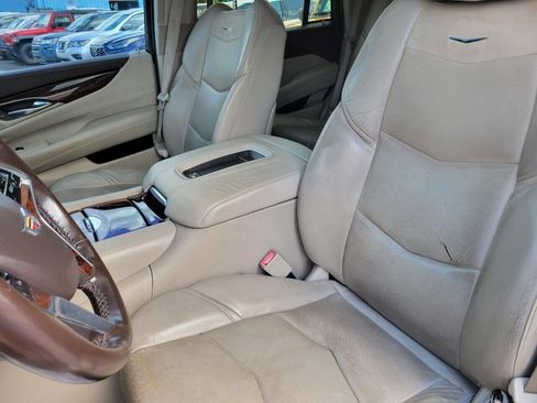 Used 2015 Cadillac Escalade Luxury image 18