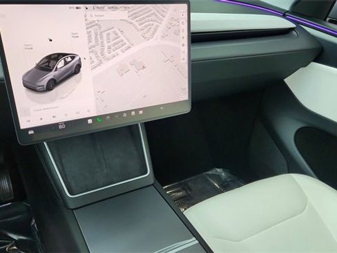 Used 2026 Tesla Model Y 2WD image 40