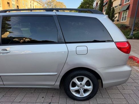 Used 2010 Toyota Sienna LE FWD image 18