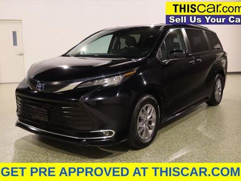 Used 2023 Toyota Sienna XLE FWD image 5