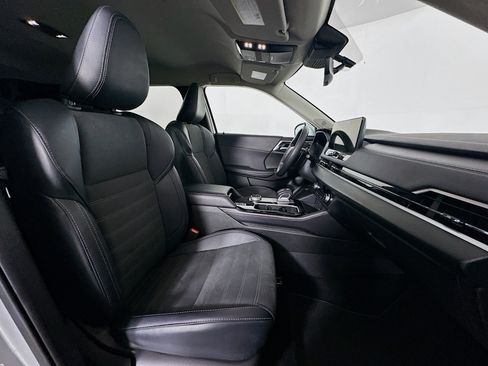 Used 2025 Mitsubishi Outlander SE image 31