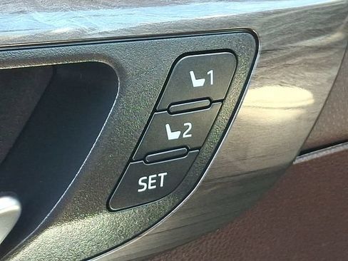 Used 2022 Toyota Highlander Limited AWD/4WD image 24