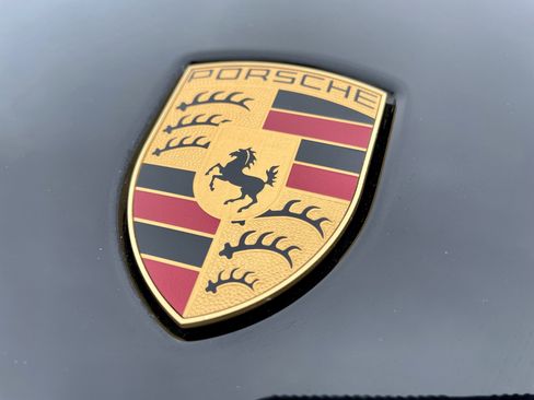 Used 2023 Porsche Macan S w/ Premium Package Plus image 32