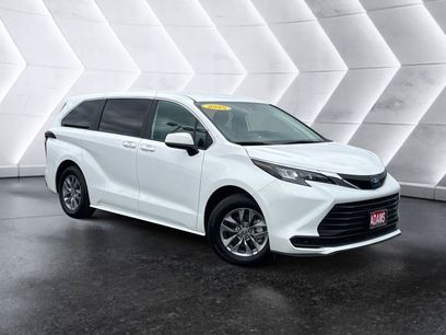 Used 2025 Toyota Sienna LE