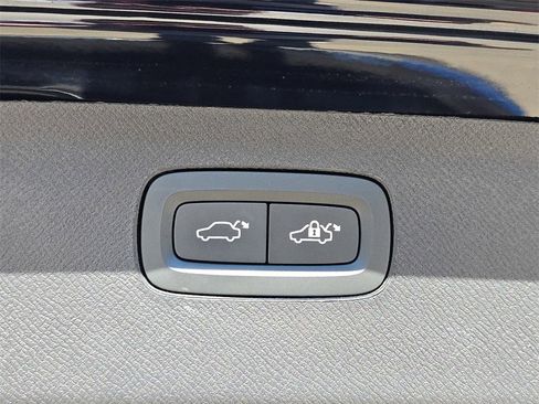 Used 2024 Volvo XC90 B6 Plus image 18