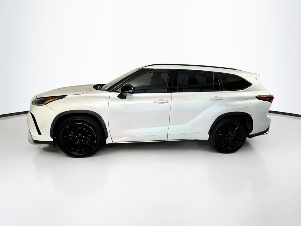 Used 2022 Toyota Highlander XSE FWD image 8