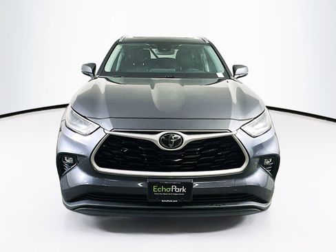 Used 2021 Toyota Highlander XLE image 2