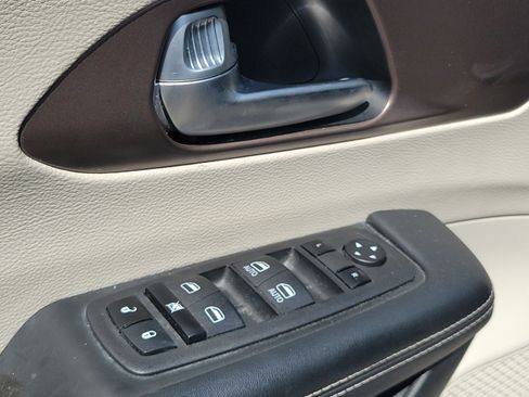 Used 2023 Chrysler Voyager LX FWD image 16