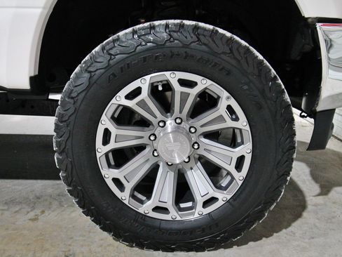 Used 2018 Ford F250 Lariat w/ Lariat Ultimate Package AWD/4WD image 16