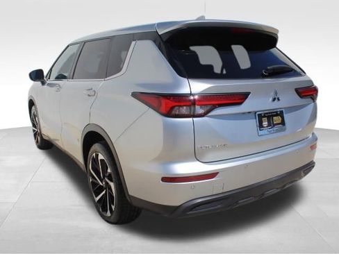 Used 2022 Mitsubishi Outlander ES image 4