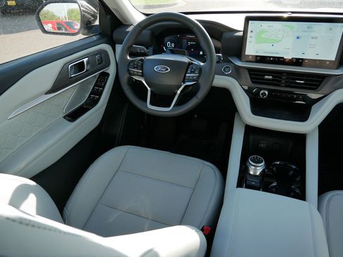 Used 2026 Ford Explorer Platinum w/ LUX Leather Package AWD/4WD image 9