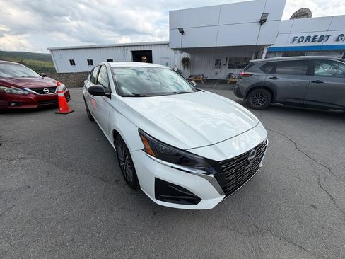 Used 2025 Nissan Altima 2.5 SV FWD image 7
